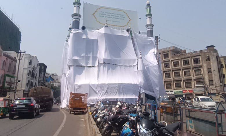 In preparation for the Ram Navami procession in Hyderabad, a mosque was draped with cloth.